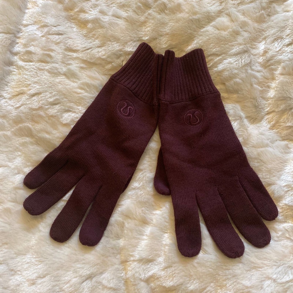 NWT lululemon revelation gloves. Size M/L deep wine burgundy.
